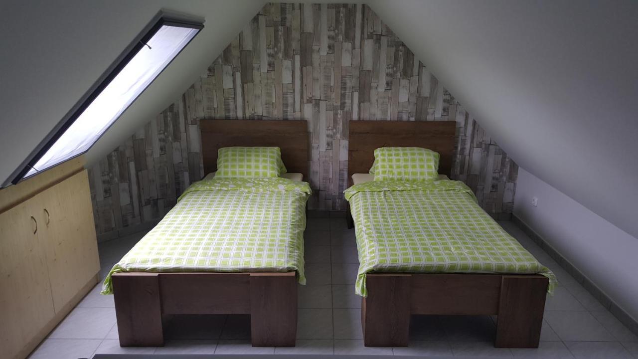 Illaberek Apartmanok ไฮจ์ดุสโซบอสโล ภายนอก รูปภาพ
