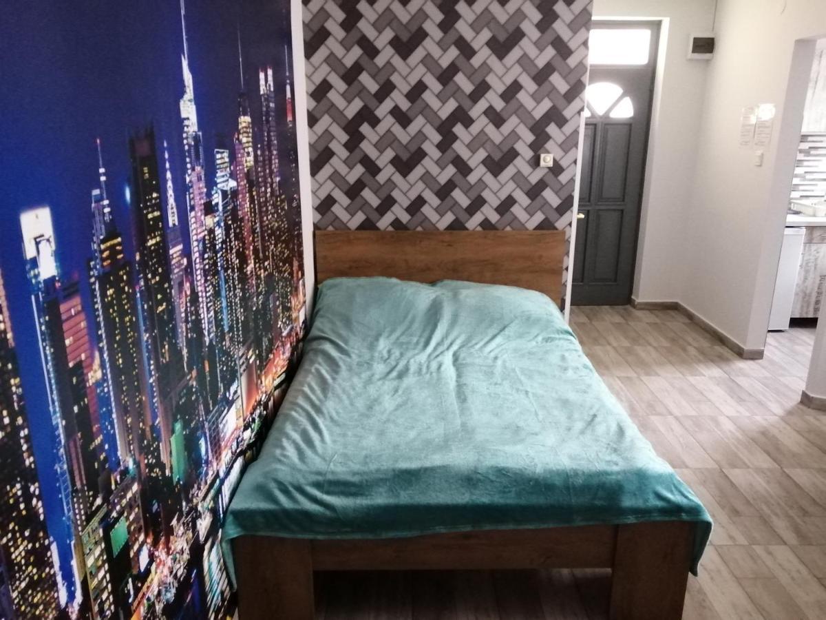 Illaberek Apartmanok ไฮจ์ดุสโซบอสโล ภายนอก รูปภาพ