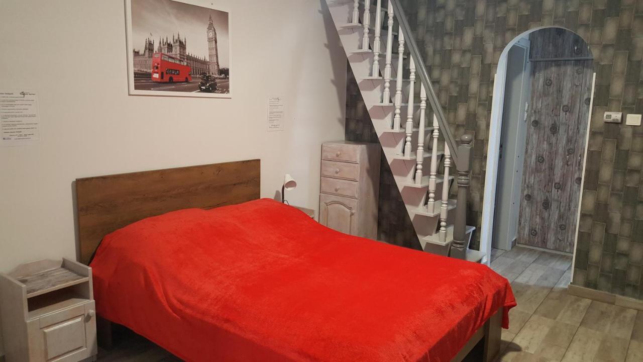 Illaberek Apartmanok ไฮจ์ดุสโซบอสโล ภายนอก รูปภาพ
