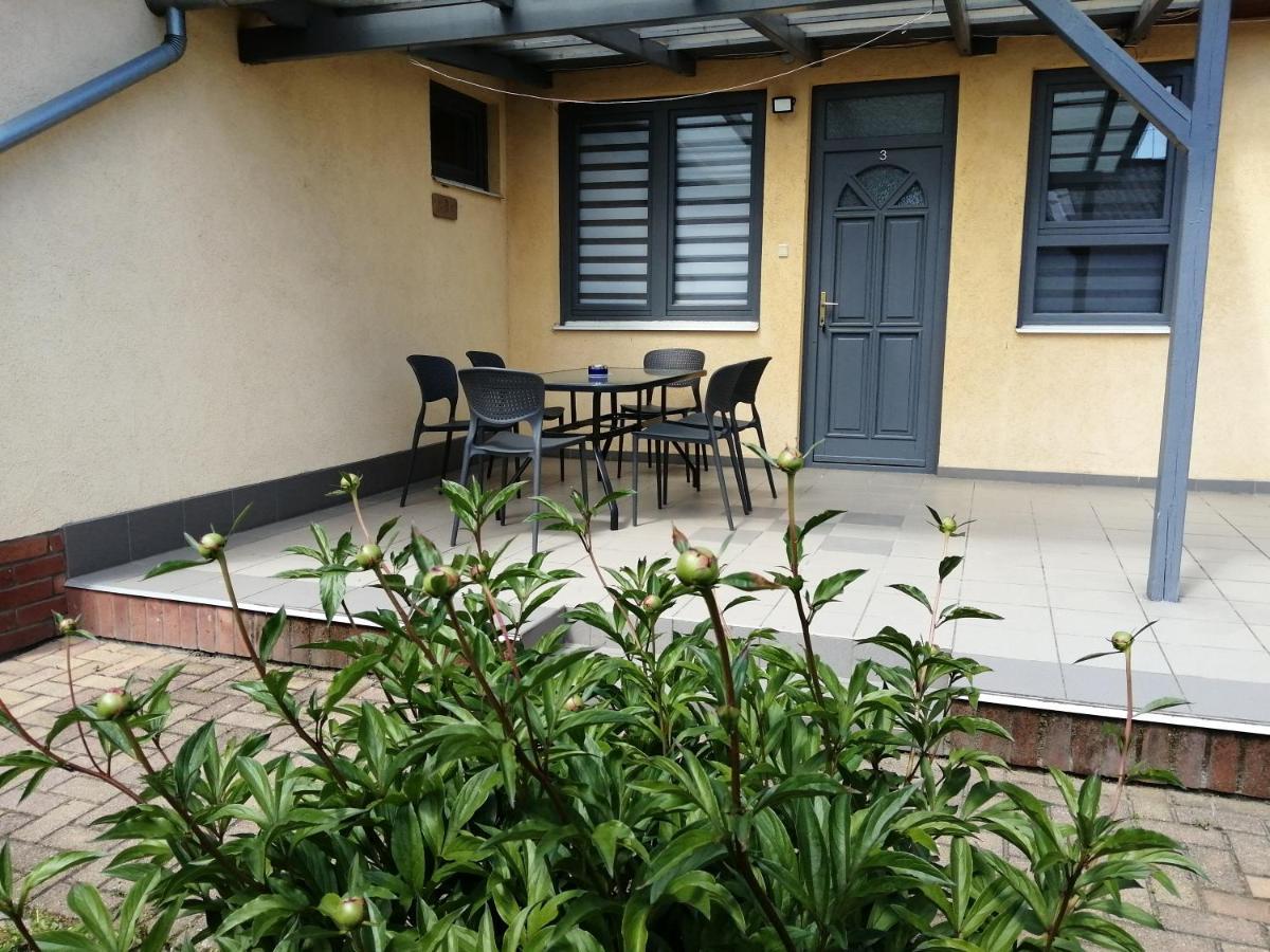 Illaberek Apartmanok ไฮจ์ดุสโซบอสโล ภายนอก รูปภาพ